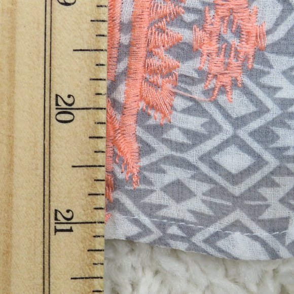 Xhilaration*Women's Cold Shoulder Long Sleeve Key Hole Back Curved Hem Blouse~ M - Picture 7 of 8